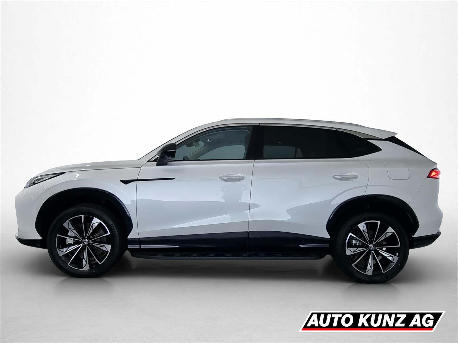 MG MG HS 1.5 T PHEV Luxury-showroom-element-2