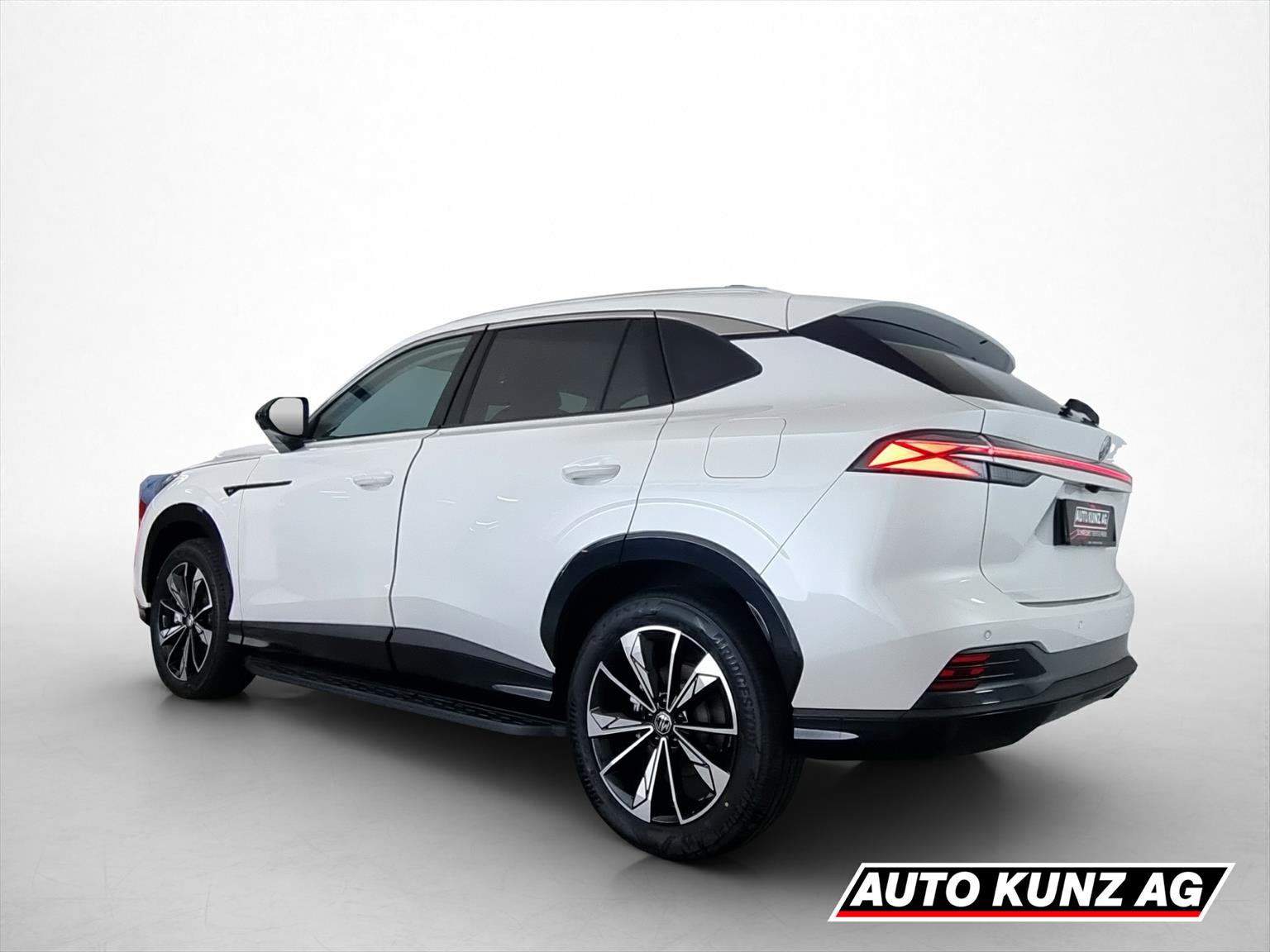 MG MG HS 1.5 T PHEV Luxury-showroom-element-3