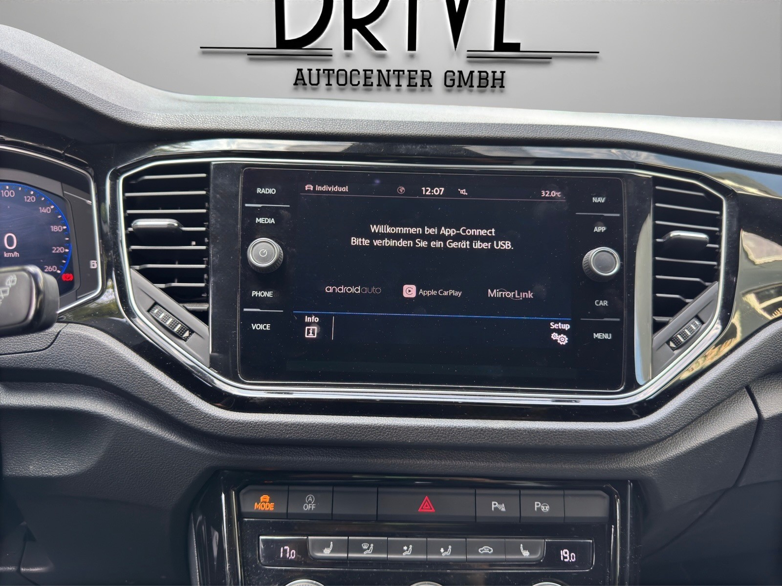 VW T-Roc 1.5 TSI EVO Sport DSG-image-15