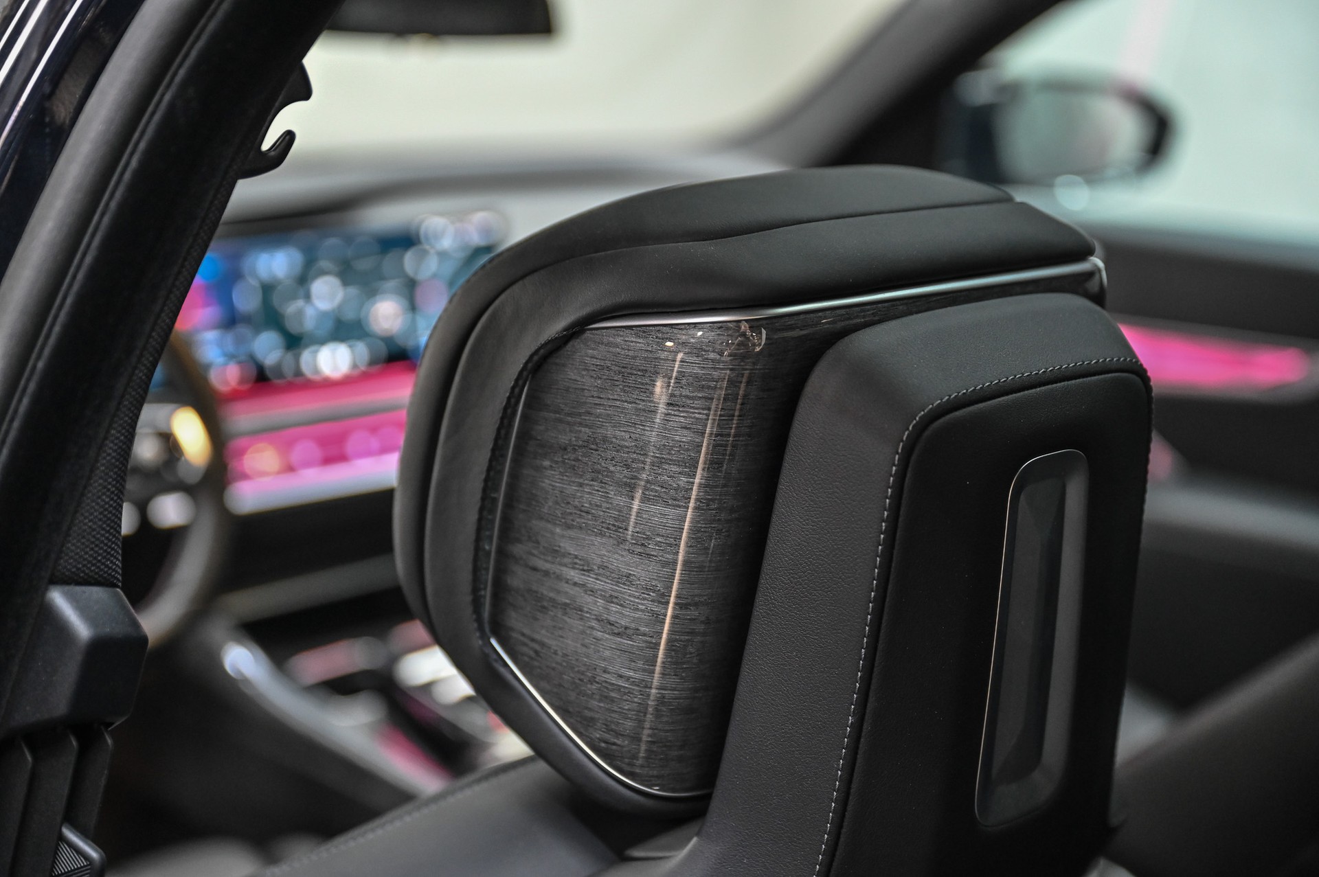 BMW M760e xDrive-image-32