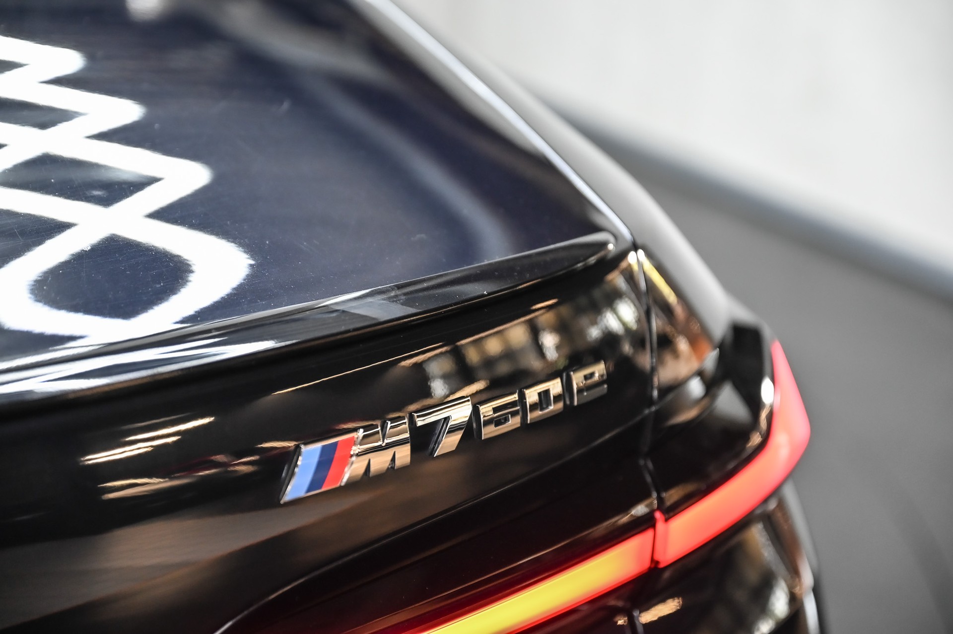 BMW M760e xDrive-image-16
