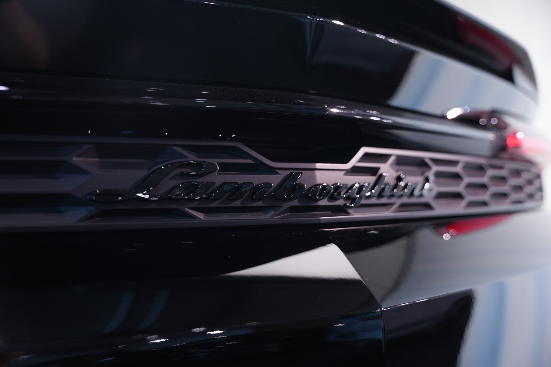 LAMBORGHINI Urus SE *CH-Fahrzeug* *Traum-Konfiguration*-image-49