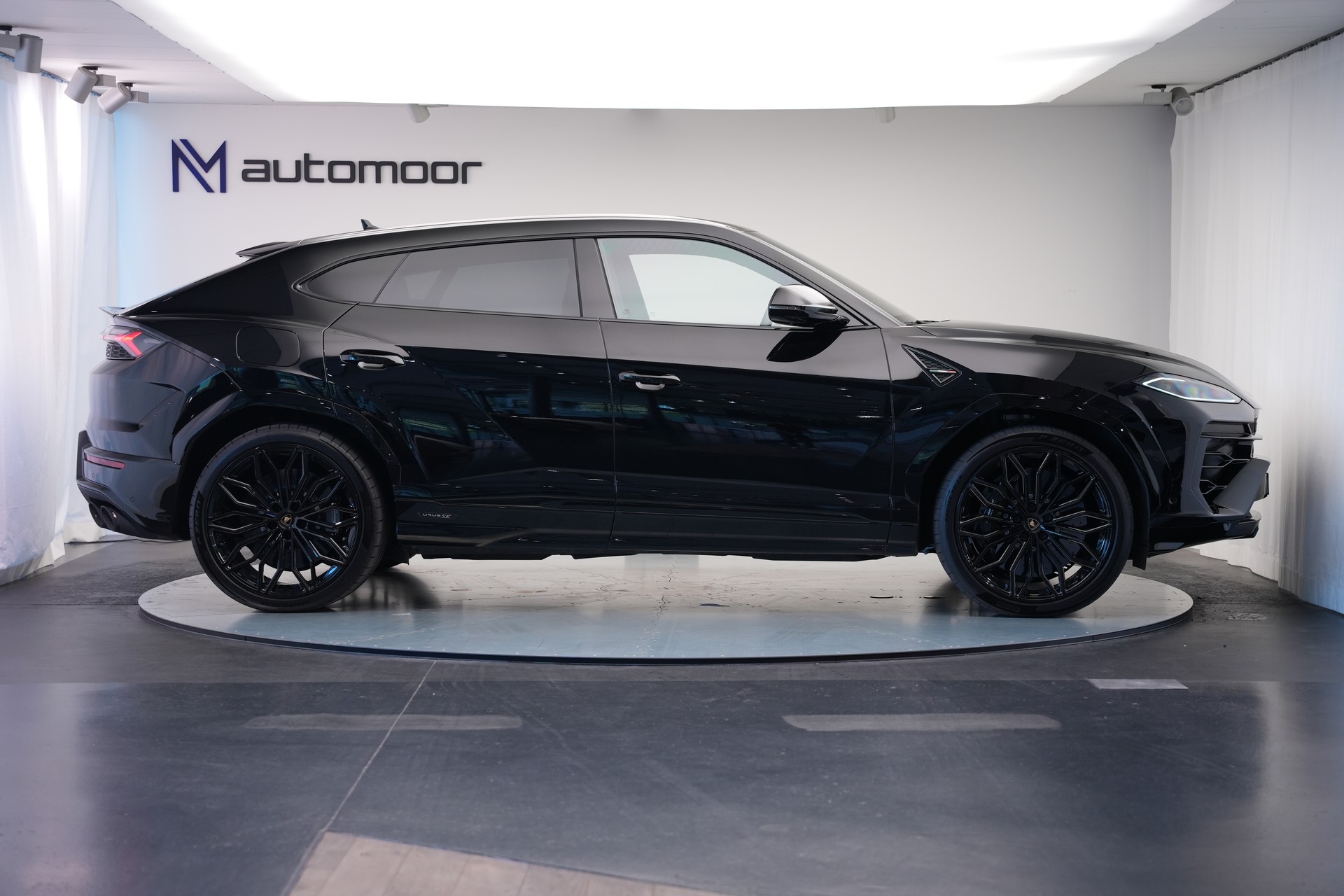 LAMBORGHINI Urus SE *CH-Fahrzeug* *Traum-Konfiguration*-showroom-element-3
