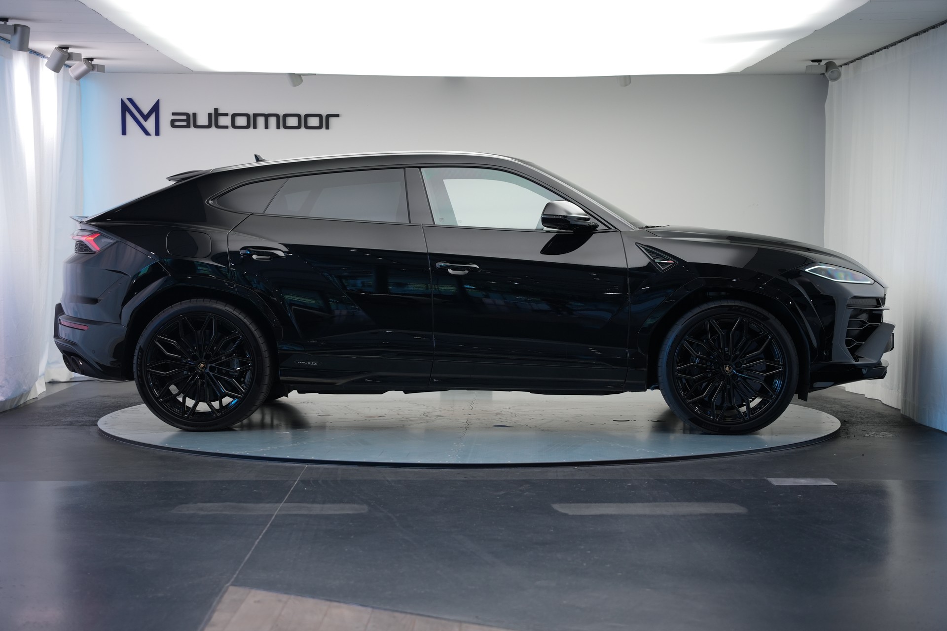 LAMBORGHINI Urus SE *CH-Fahrzeug* *Traum-Konfiguration*-showroom-element-3
