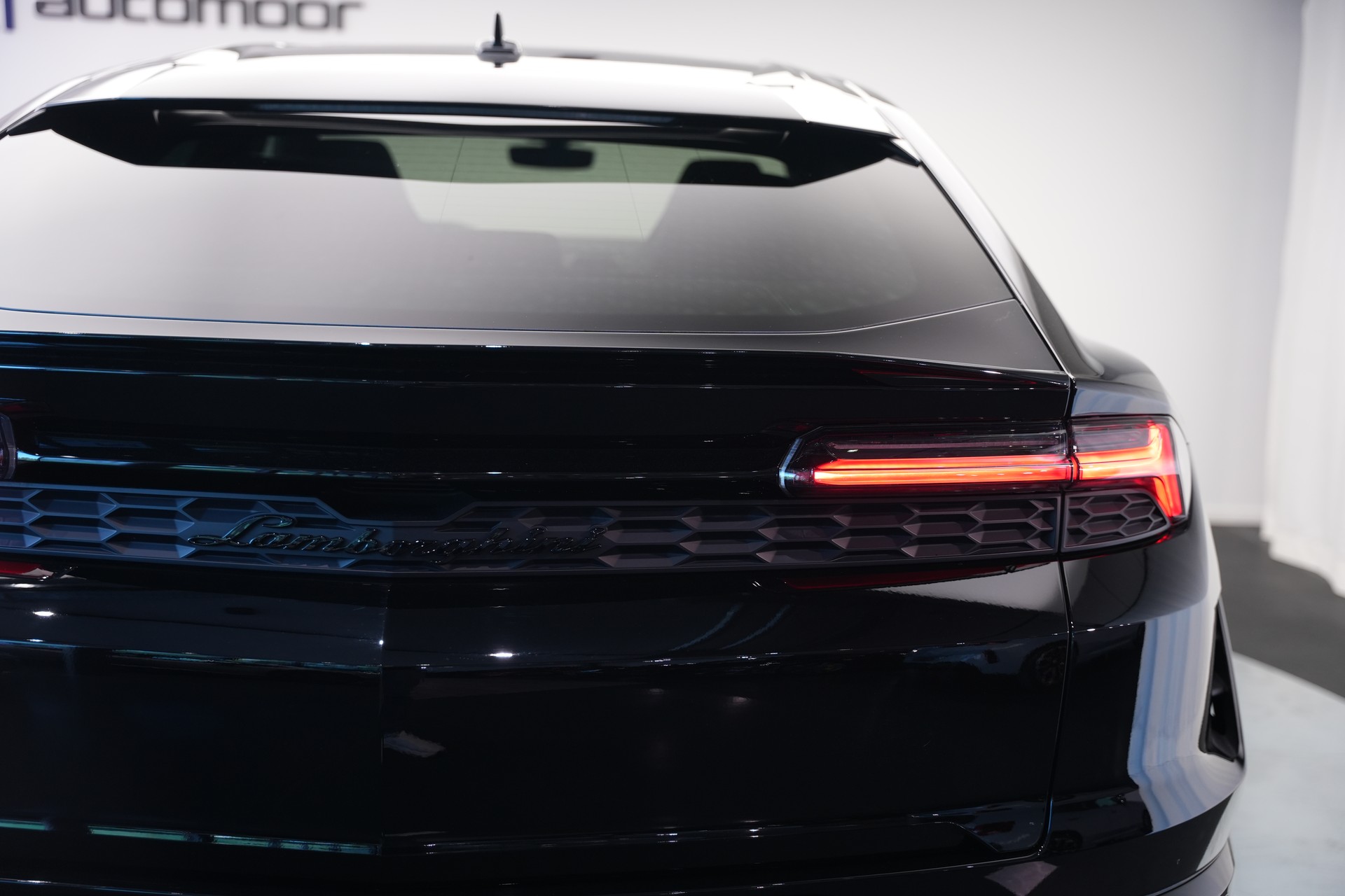 LAMBORGHINI Urus SE *CH-Fahrzeug* *Traum-Konfiguration*-image-45