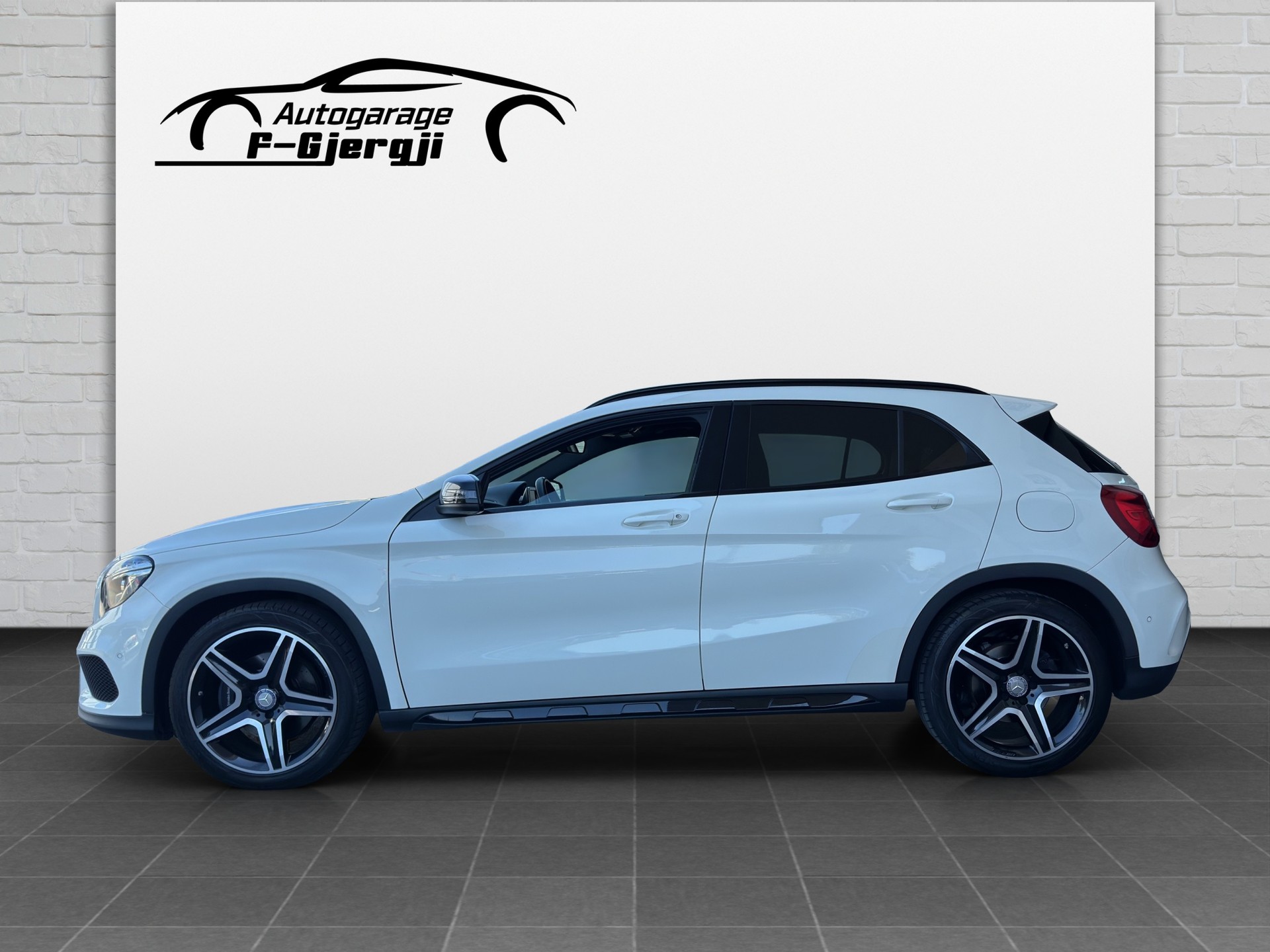 MERCEDES-BENZ GLA 250 AMG Line 4Matic 7G-DCT-image-4