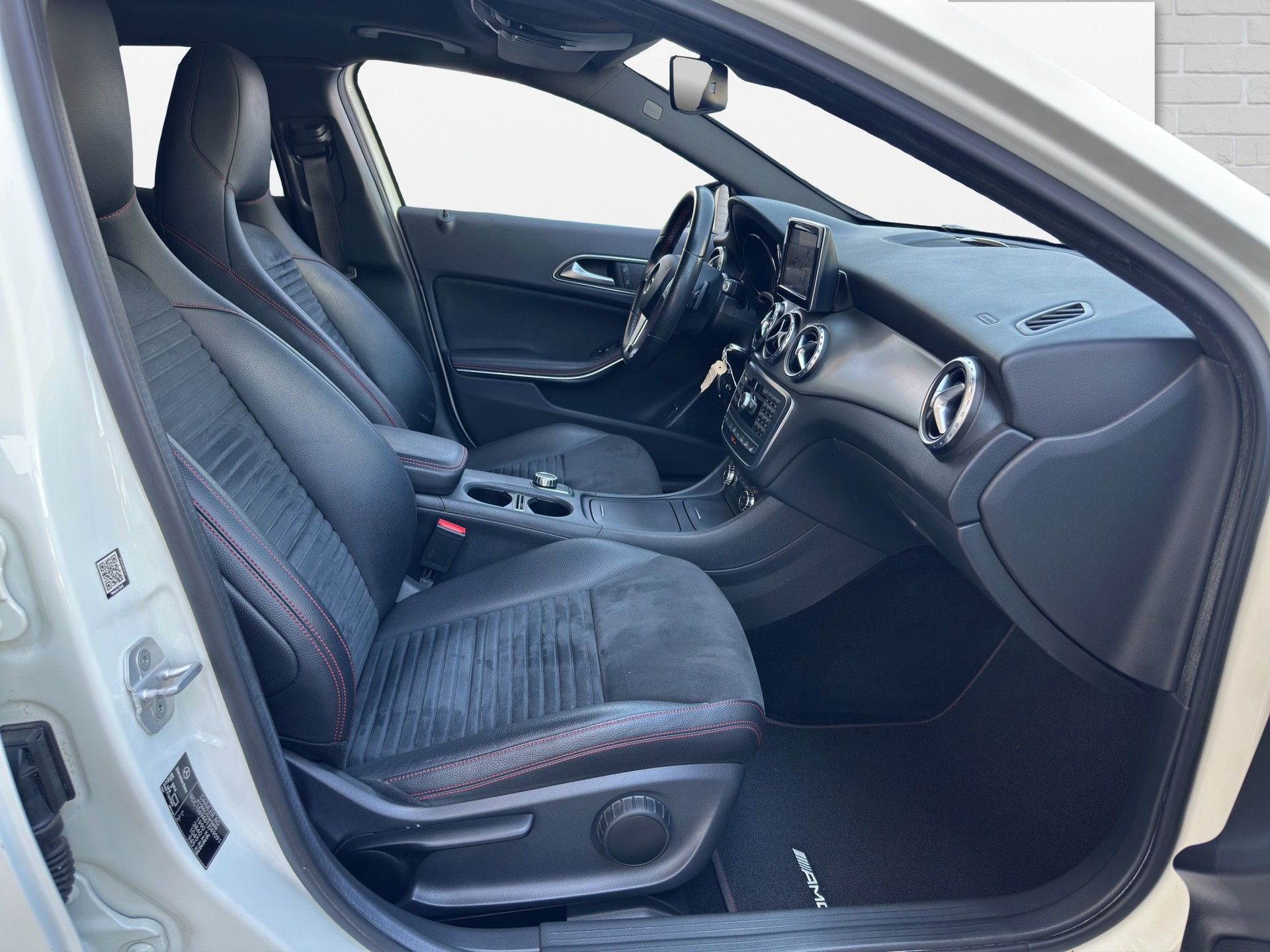 MERCEDES-BENZ GLA 250 AMG Line 4Matic 7G-DCT-image-10