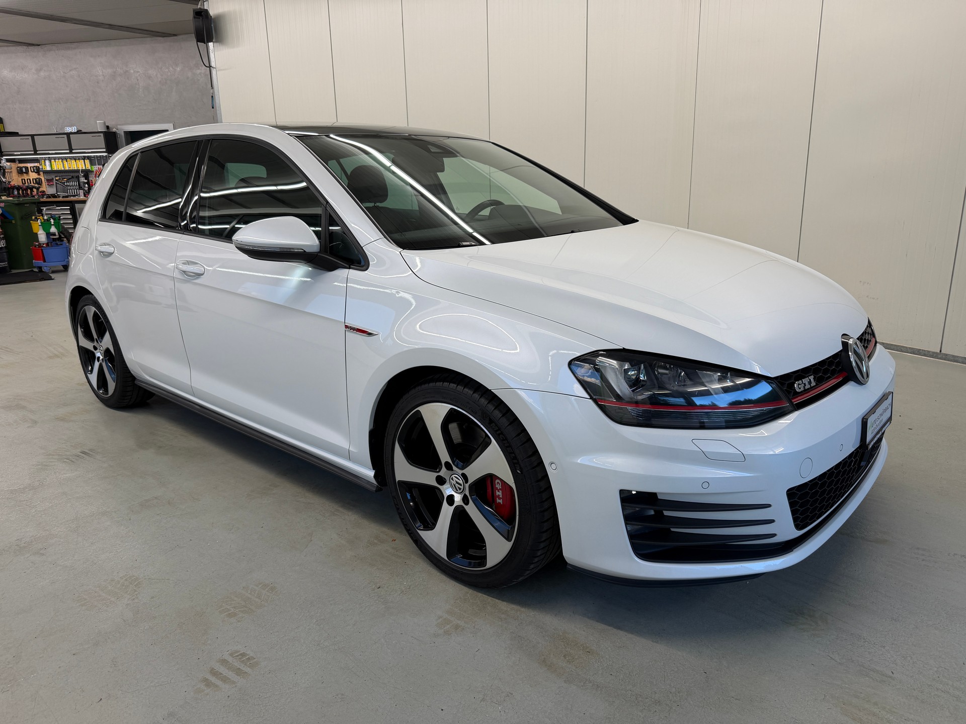 VW Golf 2.0 TSI GTI Performance DSG-showroom-element-1