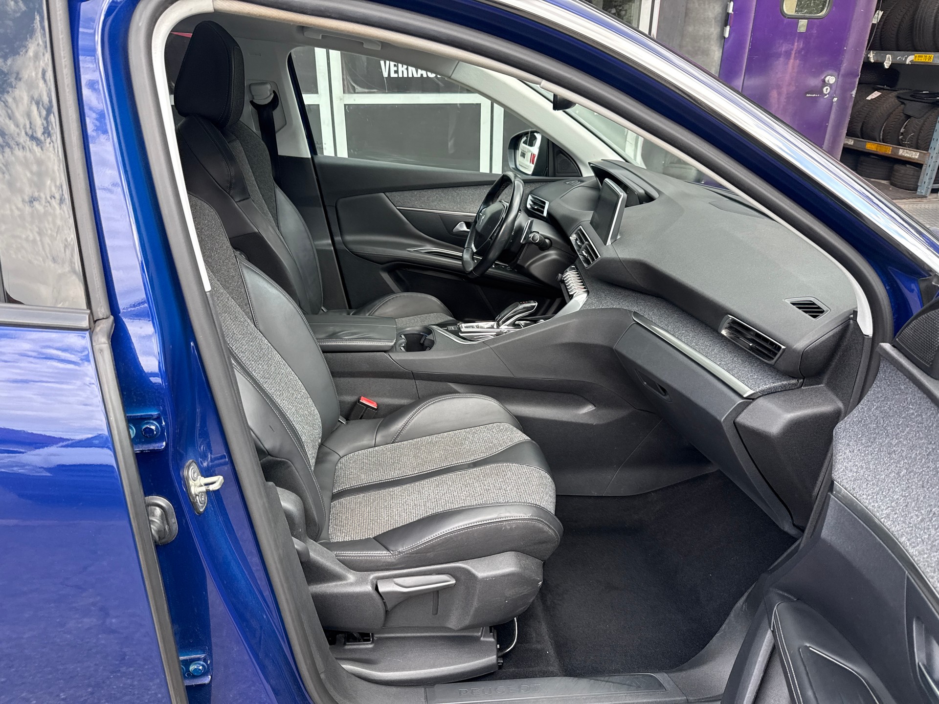 PEUGEOT 3008 1.2 PureTech Allure EAT-image-20
