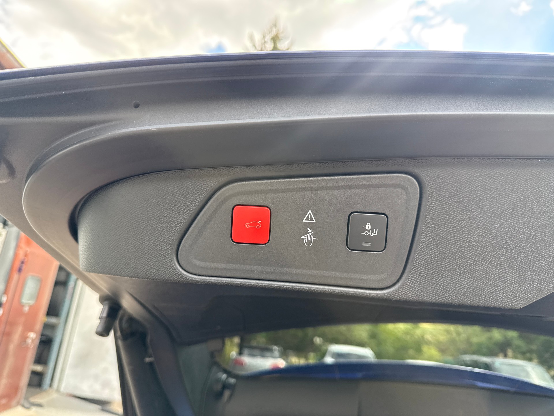 PEUGEOT 3008 1.2 PureTech Allure EAT-image-17
