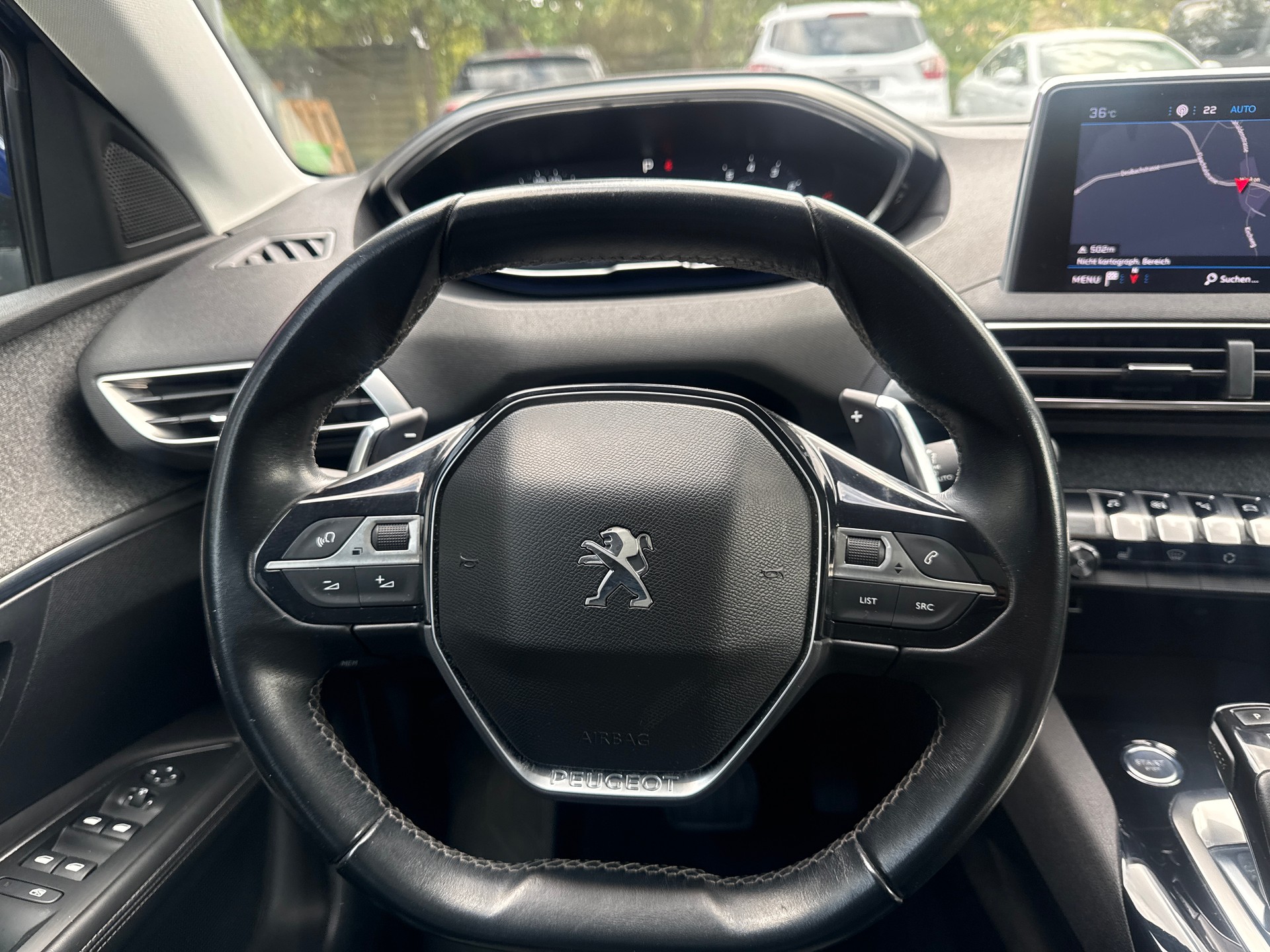 PEUGEOT 3008 1.2 PureTech Allure EAT-image-8