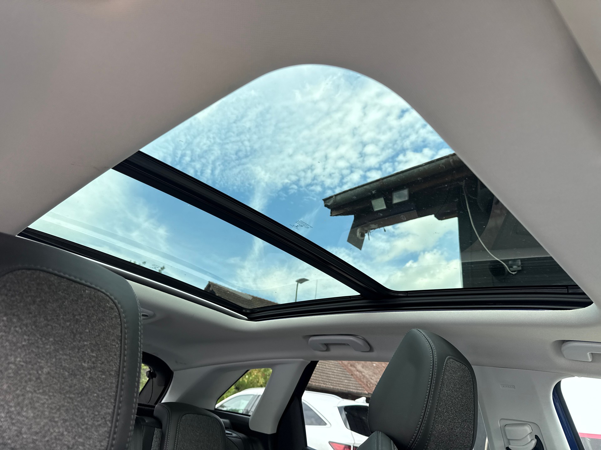 PEUGEOT 3008 1.2 PureTech Allure EAT-image-23