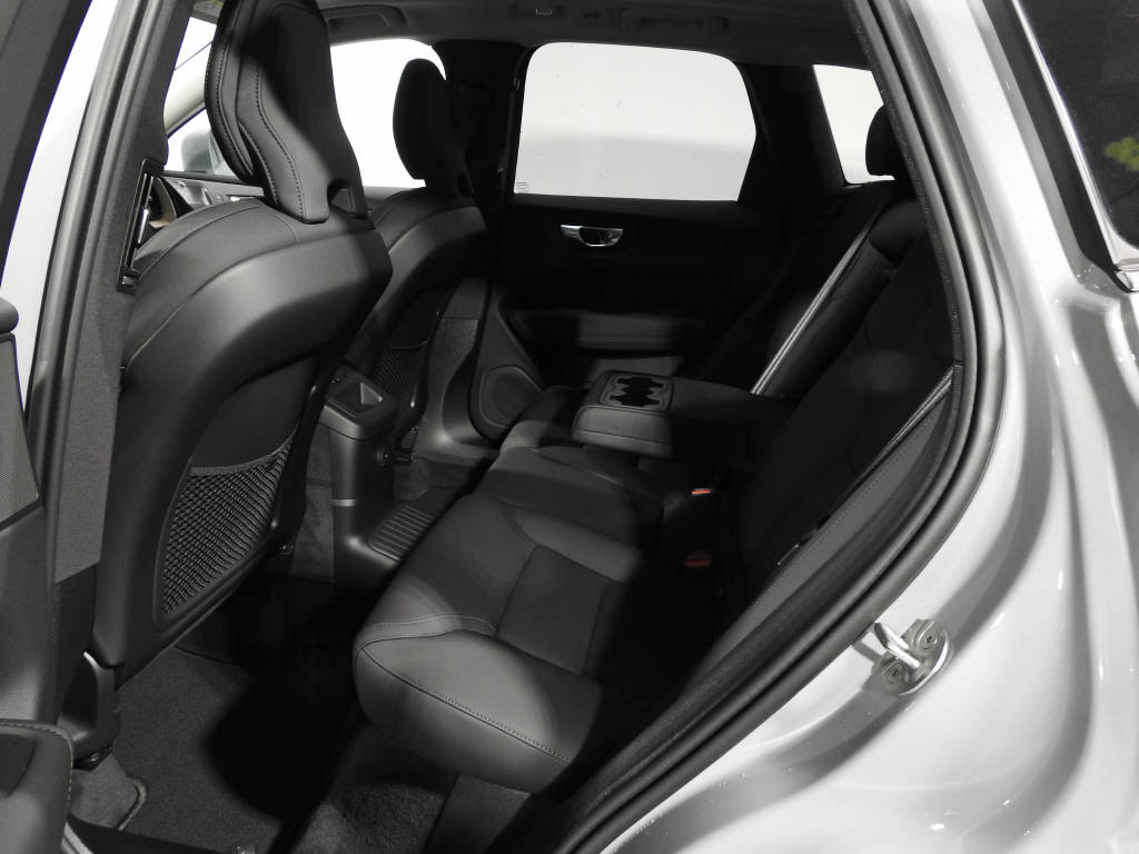 VOLVO XC60 2.0 T6 TE Plus Dark eAWD-showroom-element-1