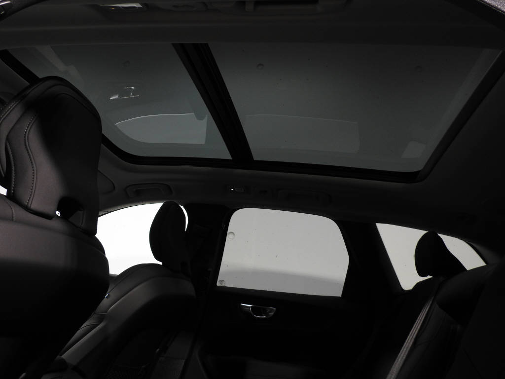 VOLVO XC60 2.0 T6 TE Plus Dark eAWD-showroom-element-2