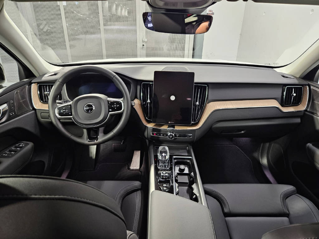 VOLVO XC60 2.0 T6 TE Plus Dark eAWD-image-20
