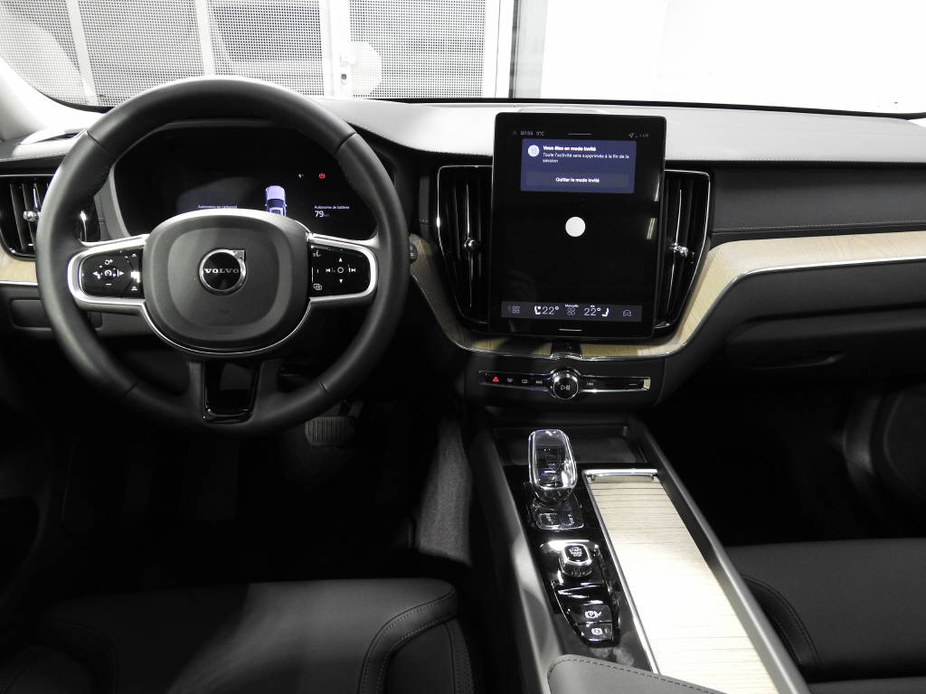 VOLVO XC60 2.0 T6 TE Plus Dark eAWD-showroom-element-3