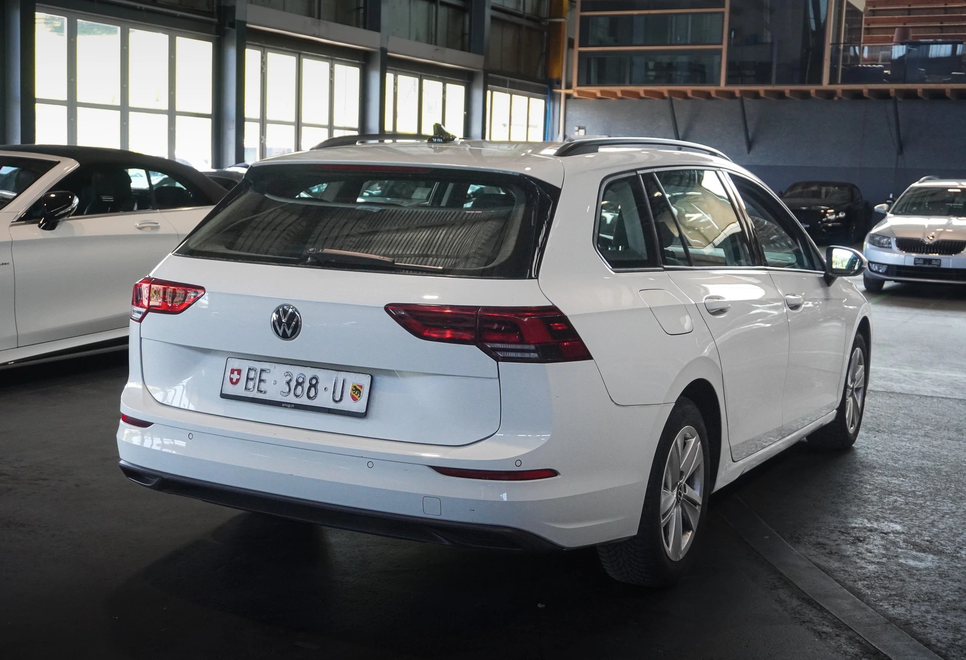 VW Golf Variant 2.0 TDI Life DSG-showroom-element-2