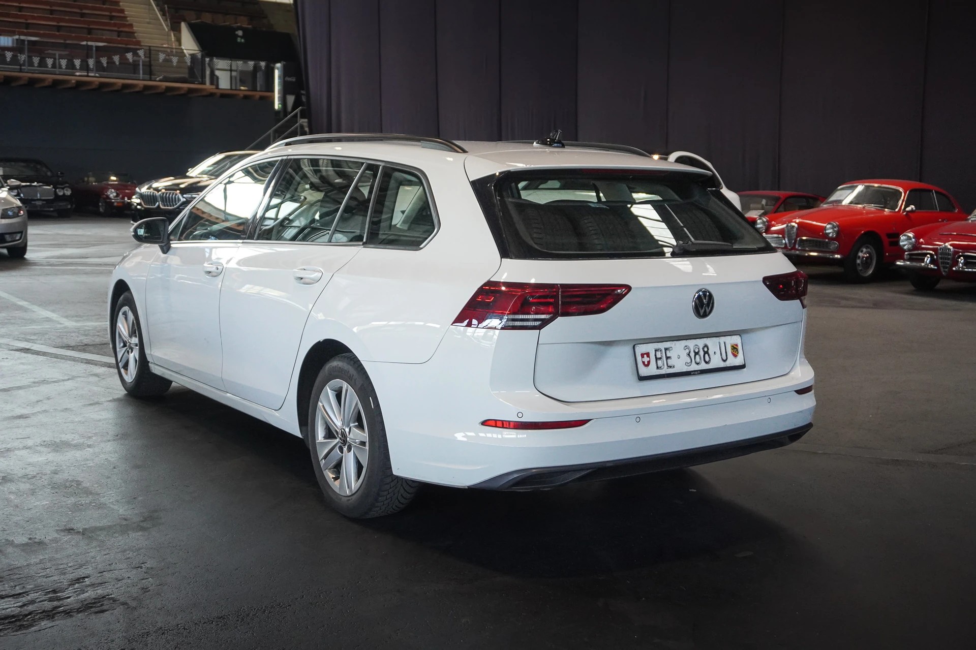 VW Golf Variant 2.0 TDI Life DSG-showroom-element-3