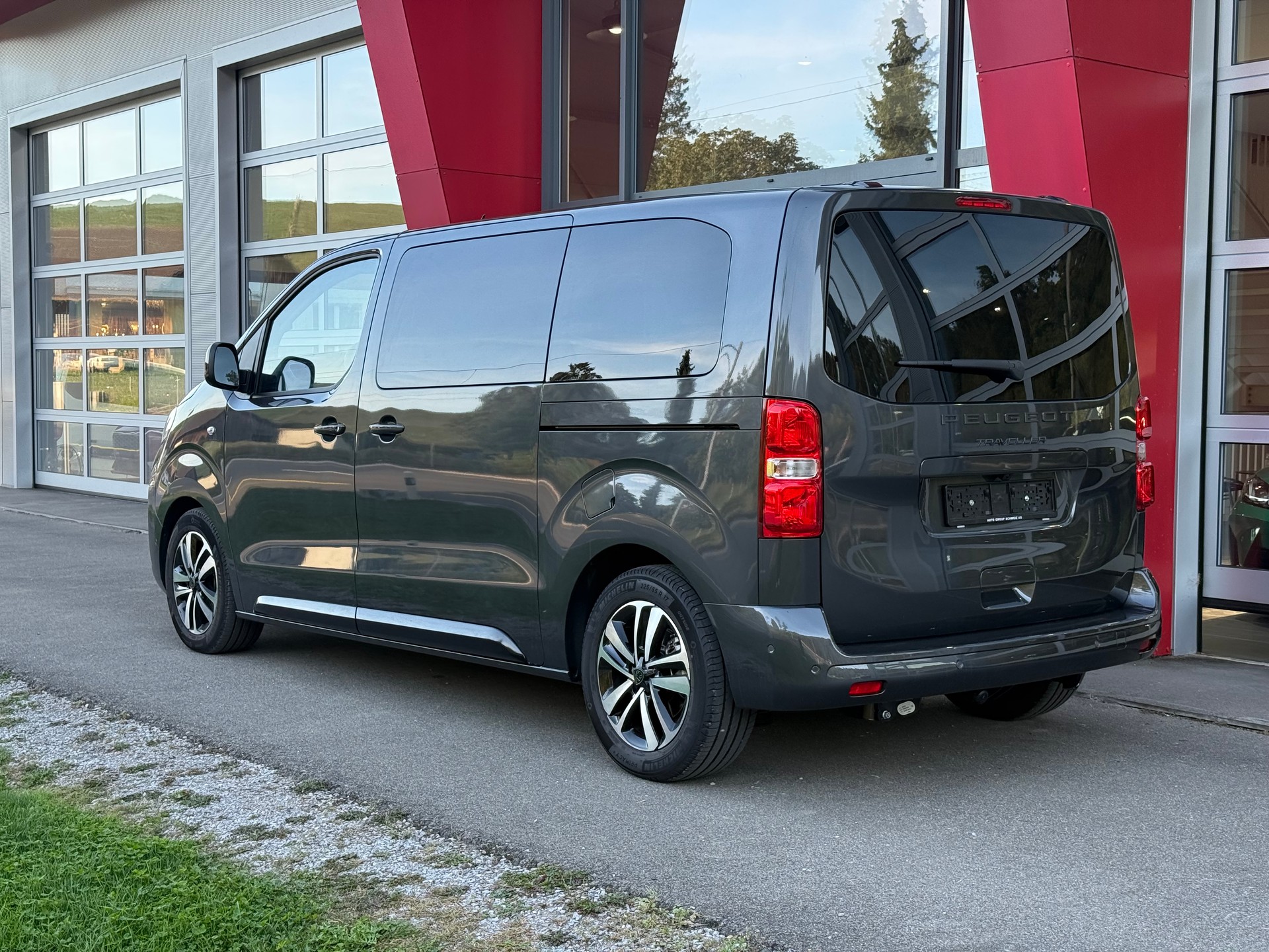 PEUGEOT Traveller 2.2 BlueHDi Business VIP Standard EAT8-showroom-element-2