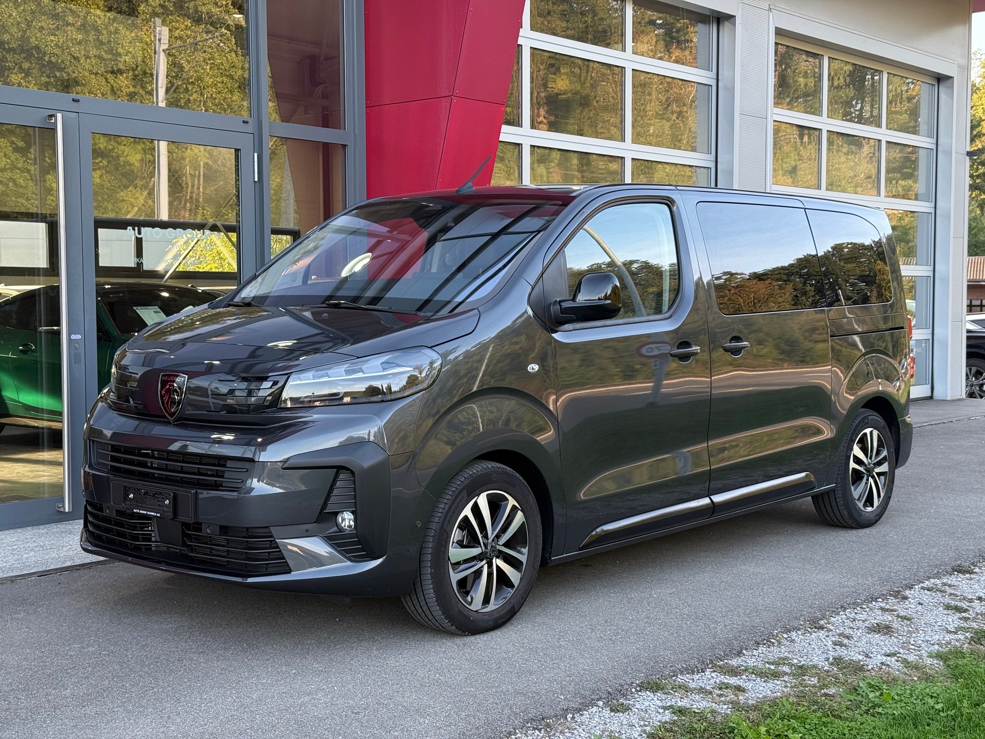 PEUGEOT Traveller 2.2 BlueHDi Business VIP Standard EAT8