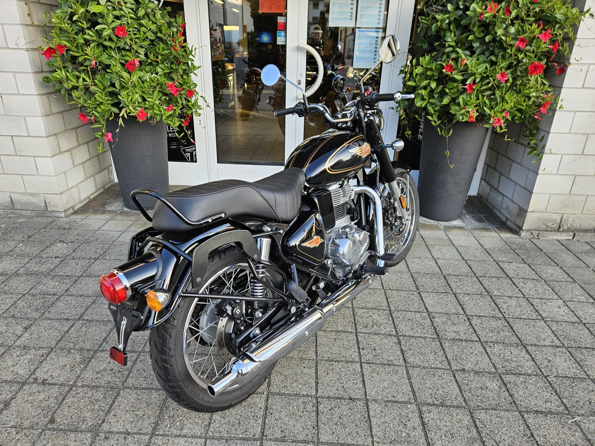 ROYAL ENFIELD Bullet 350-showroom-element-3