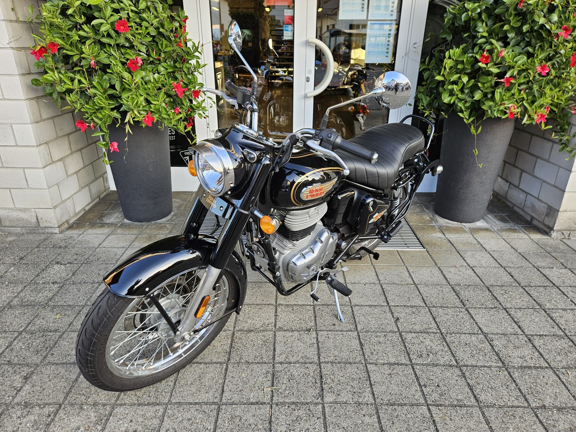 ROYAL ENFIELD Bullet 350-showroom-element-2