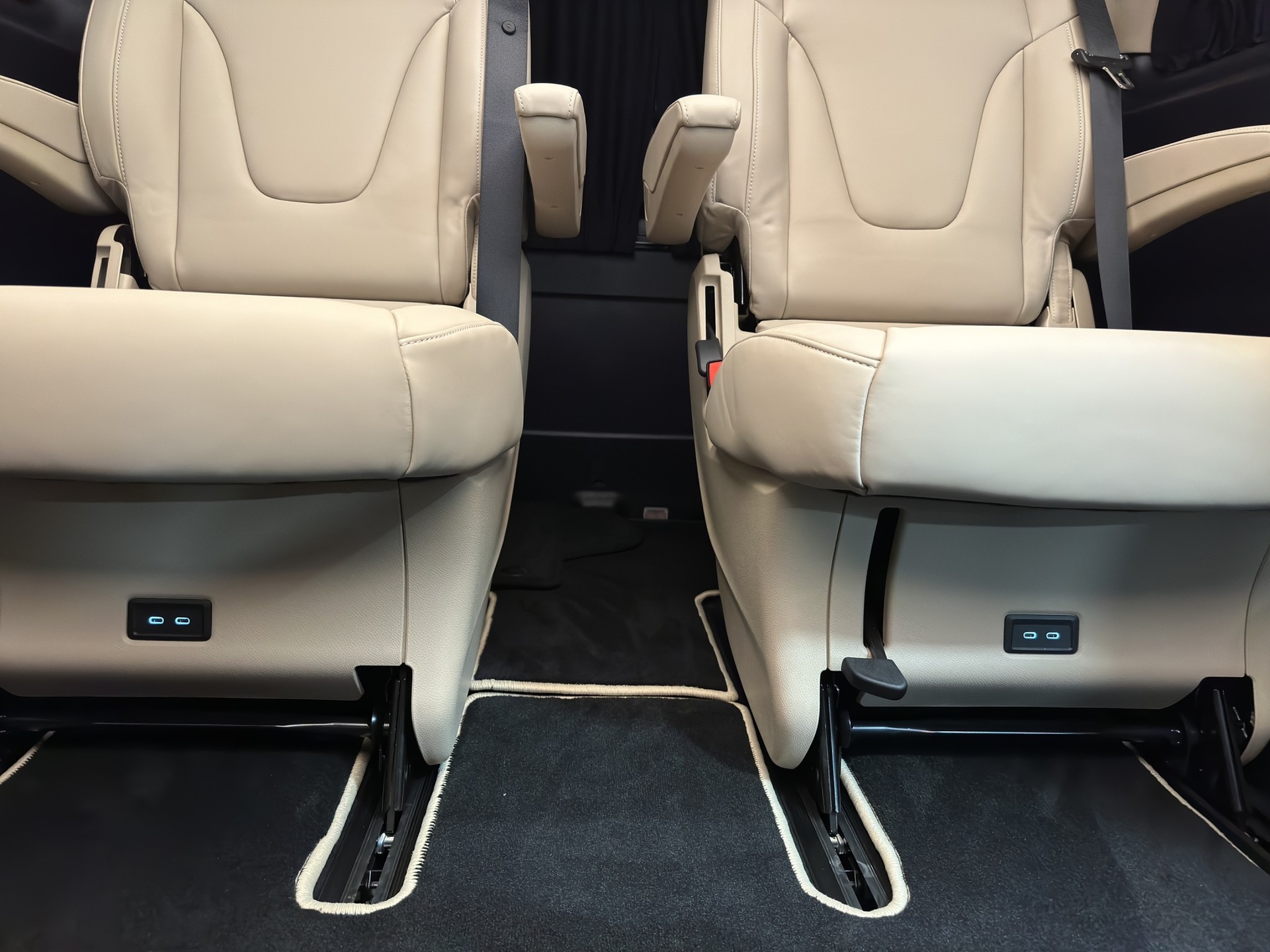 MERCEDES-BENZ MERCEDES-BENZ V 300 d Extra-Lang 4matic Exclusive FALCON AVERS V.I.P-image-42