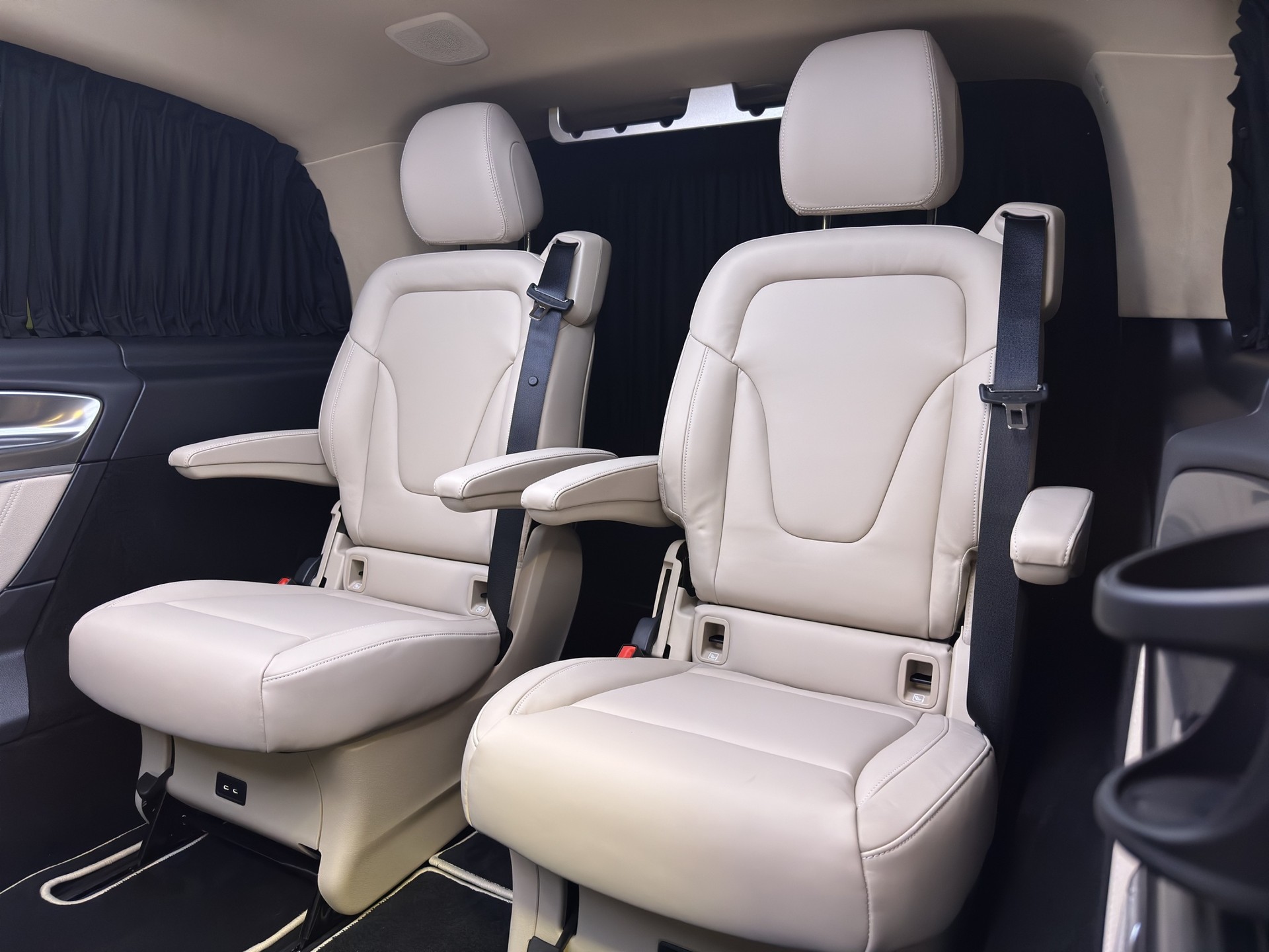 MERCEDES-BENZ MERCEDES-BENZ V 300 d Extra-Lang 4matic Exclusive FALCON AVERS V.I.P-image-44