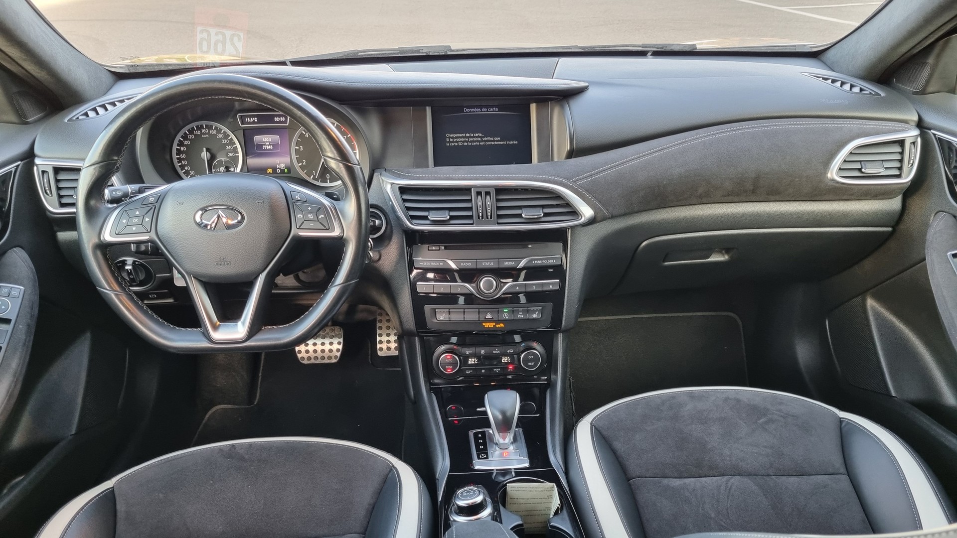 INFINITI Q30 2.0t Sport AWD DCT-image-6