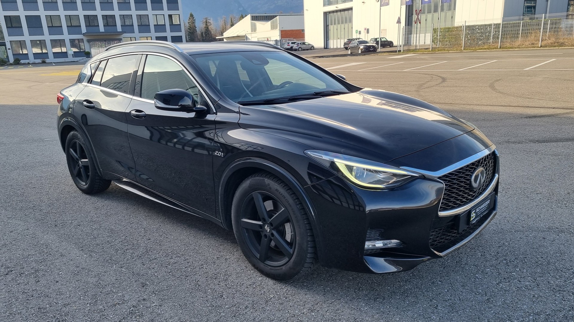 INFINITI Q30 2.0t Sport AWD DCT-showroom-element-1