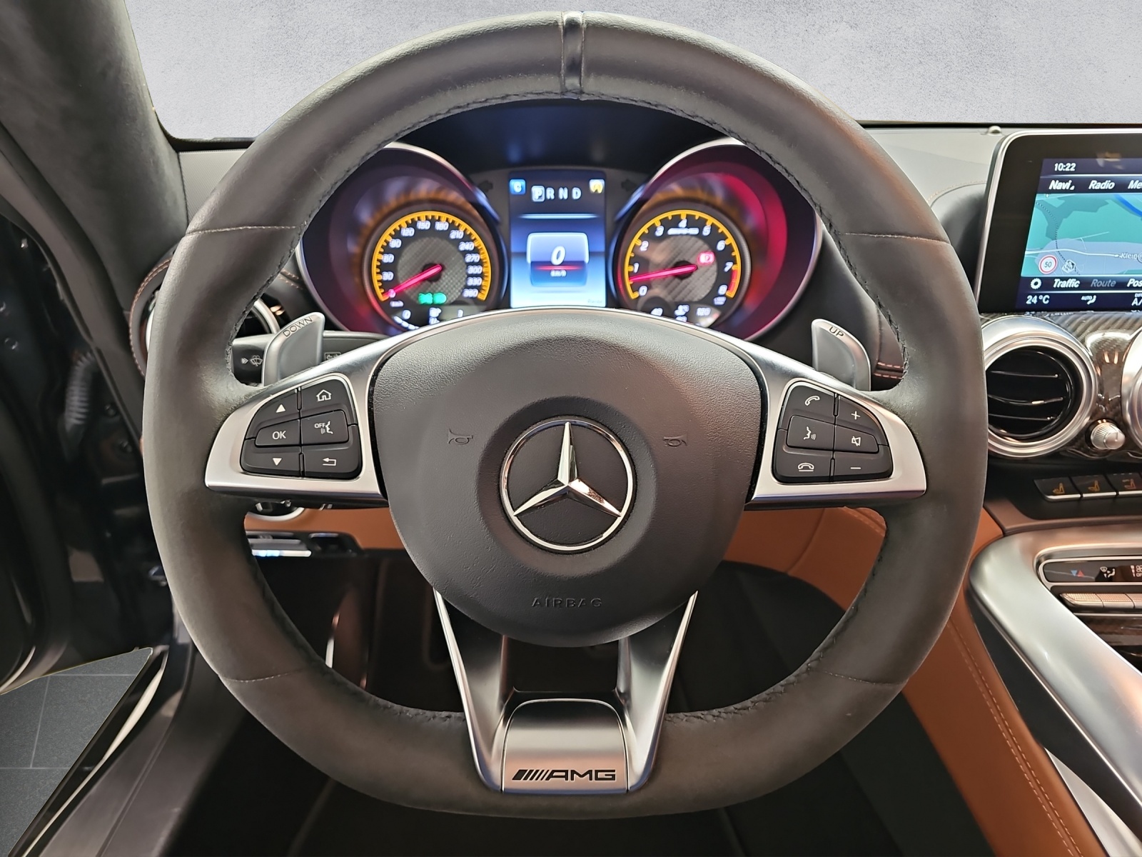 MERCEDES-BENZ AMG GT C Roadster Speedshift DCT-image-9