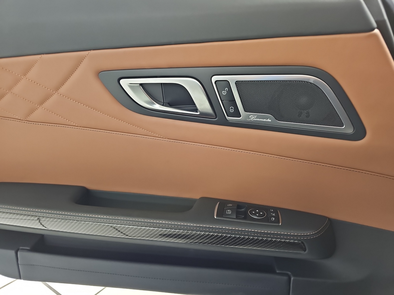 MERCEDES-BENZ AMG GT C Roadster Speedshift DCT-image-12