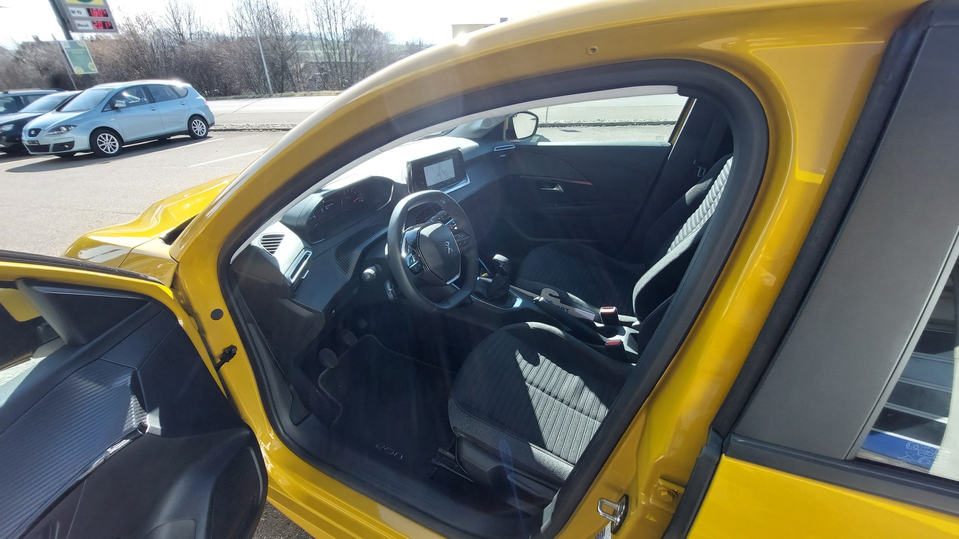 PEUGEOT 208 1.2 PureTech Active Pack-image-6
