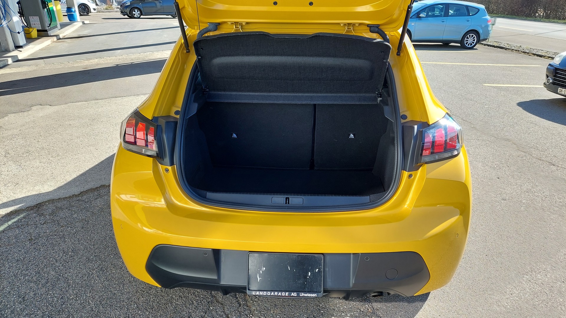 PEUGEOT 208 1.2 PureTech Active Pack-image-4
