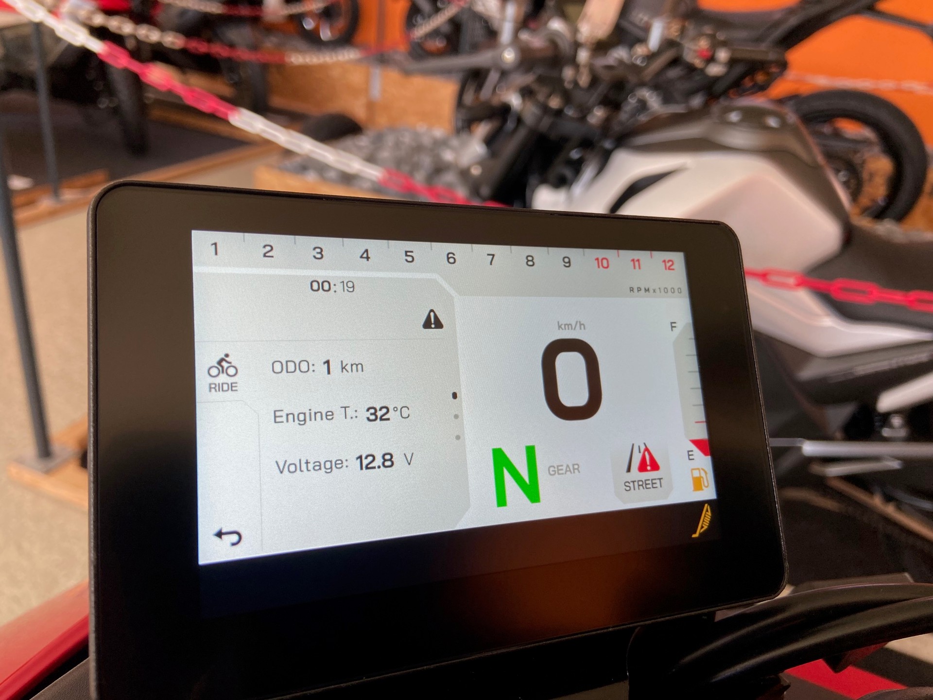 FANTIC STEALTH 125-image-11