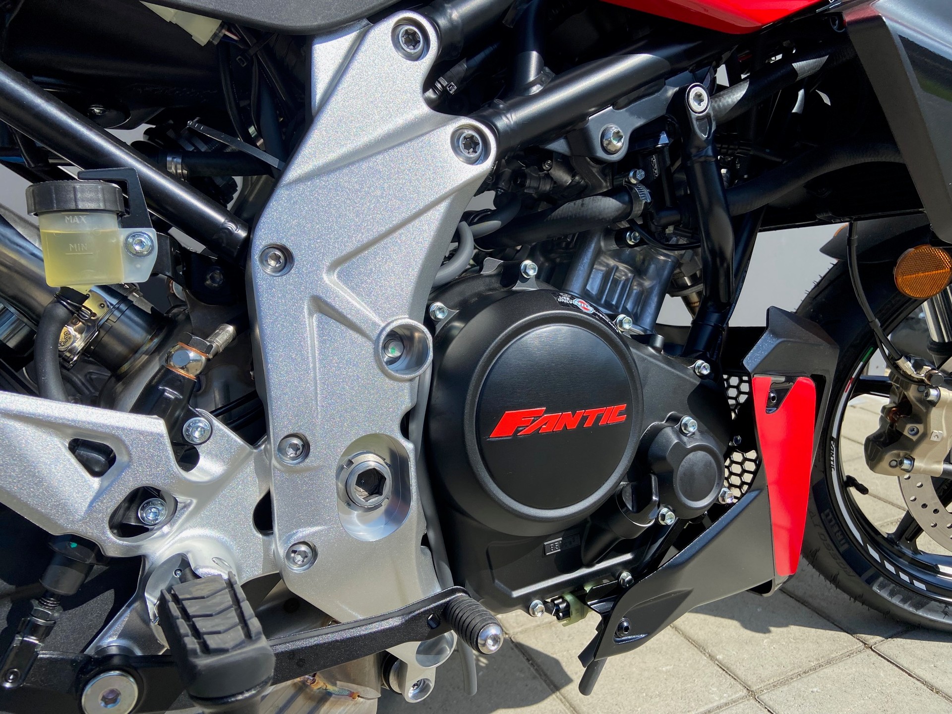 FANTIC STEALTH 125-image-1