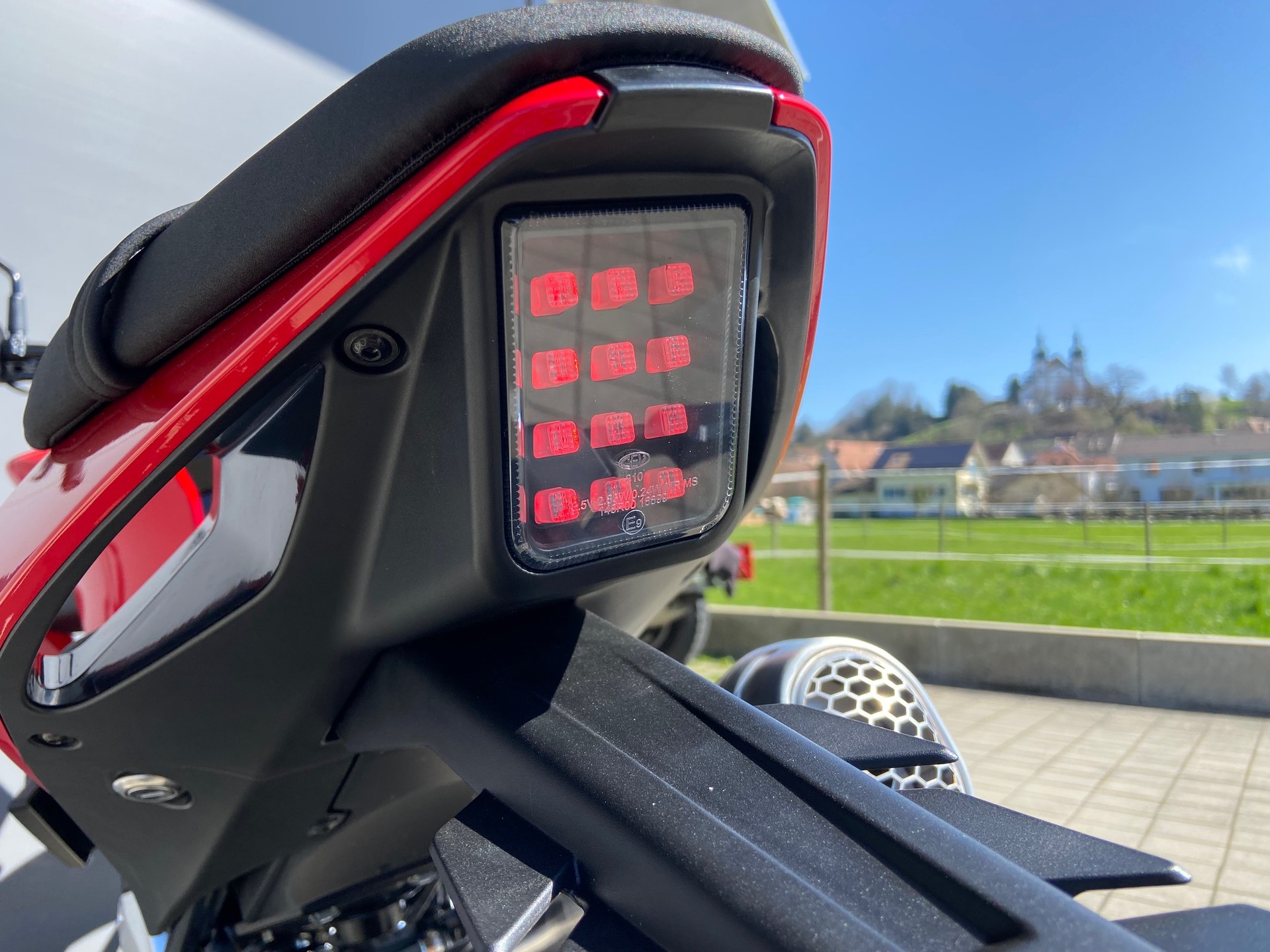 FANTIC STEALTH 125-image-10