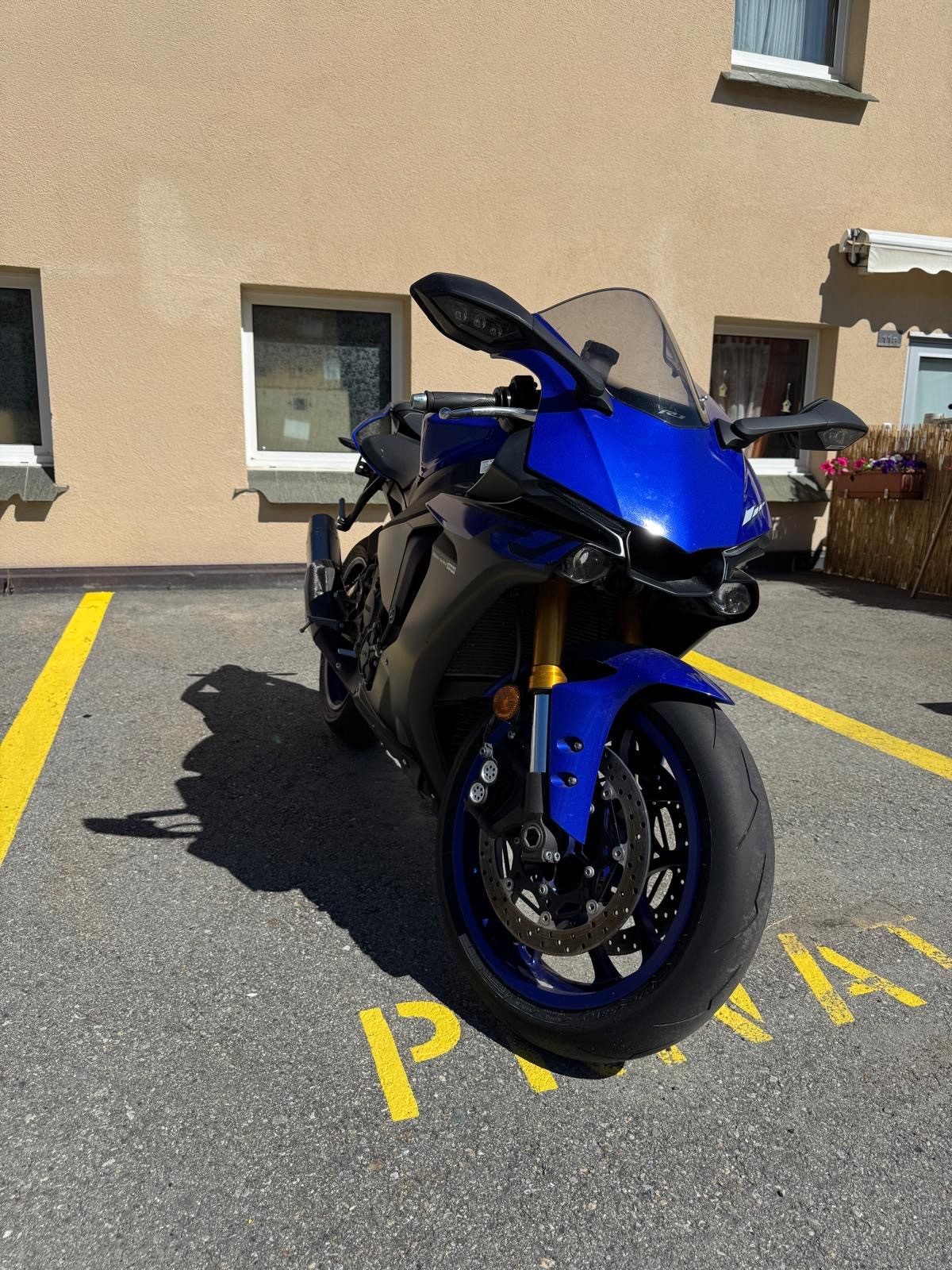 YAMAHA YZF-R1-image-4