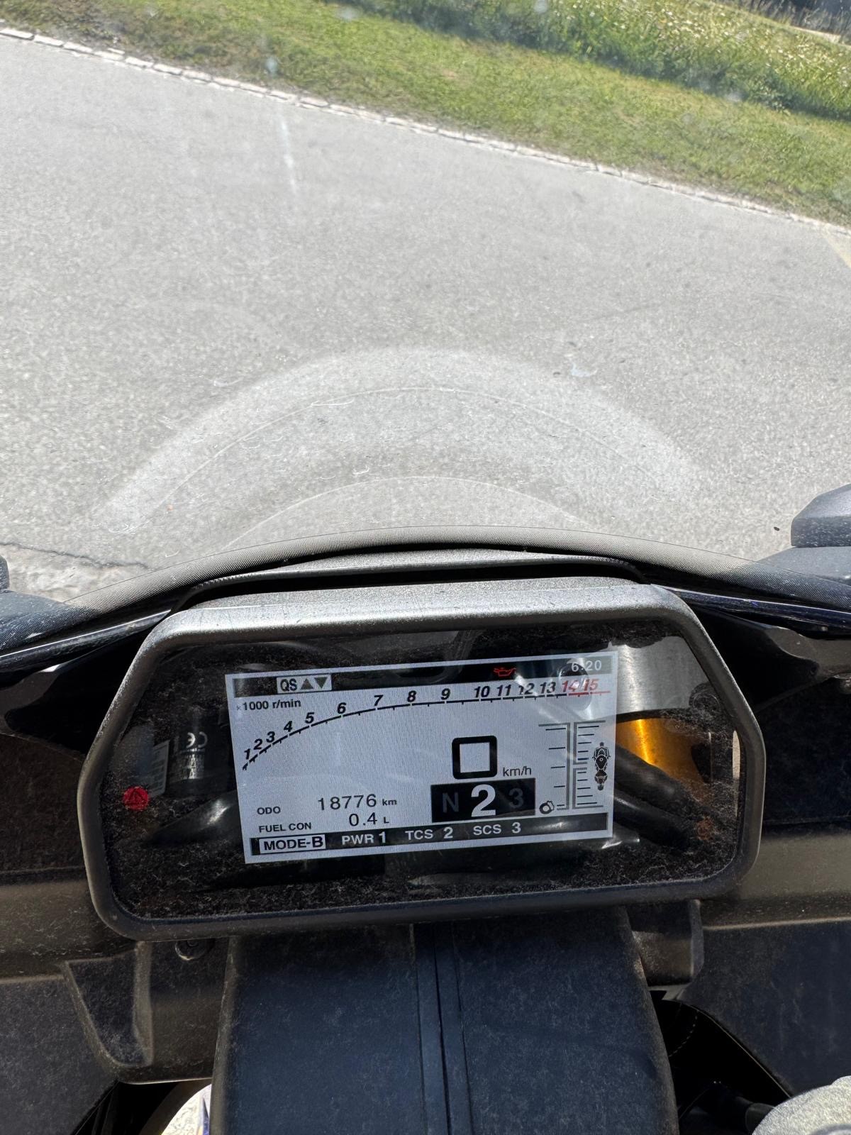 YAMAHA YZF-R1-image-5