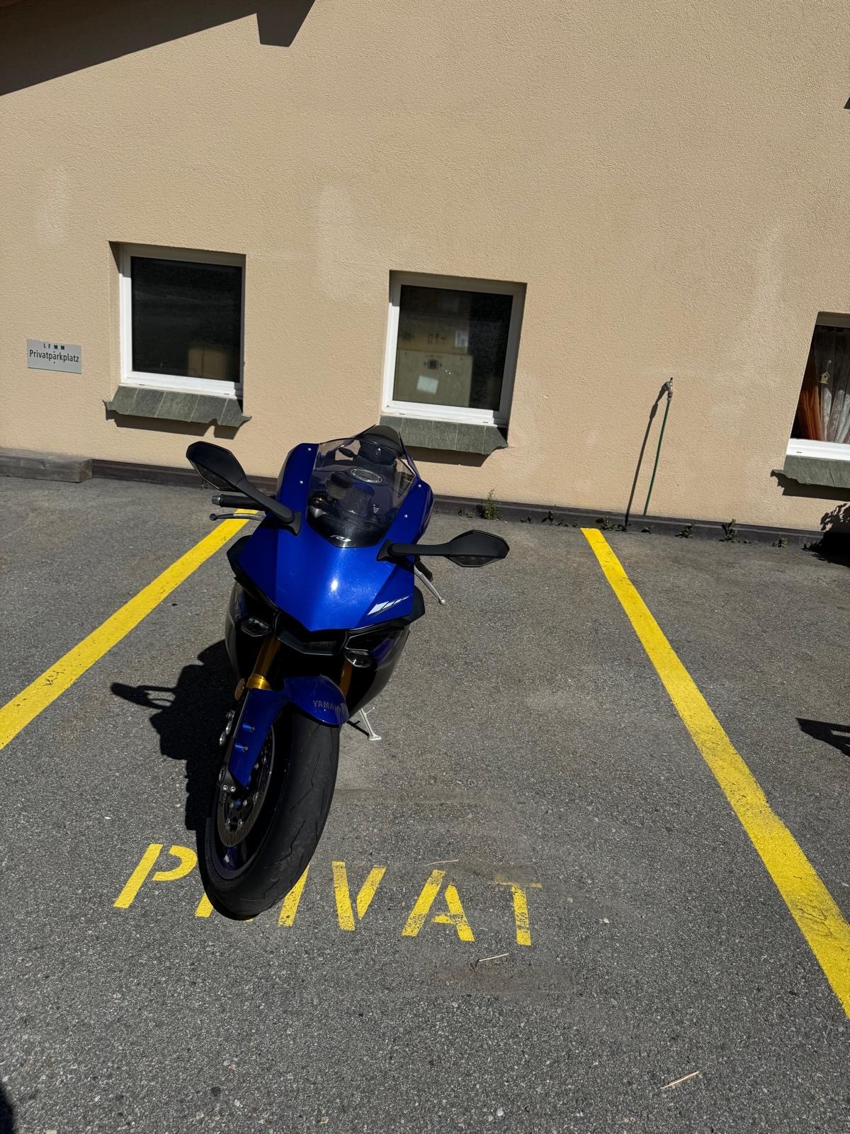YAMAHA YZF-R1-image-2