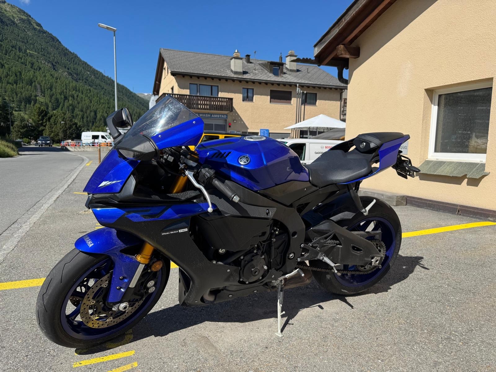 YAMAHA YZF-R1-image-0