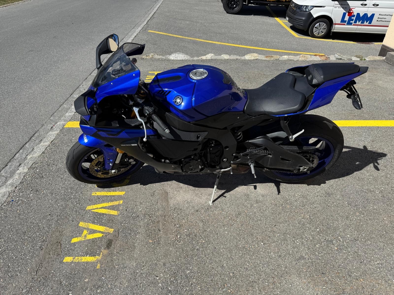 YAMAHA YZF-R1-image-3