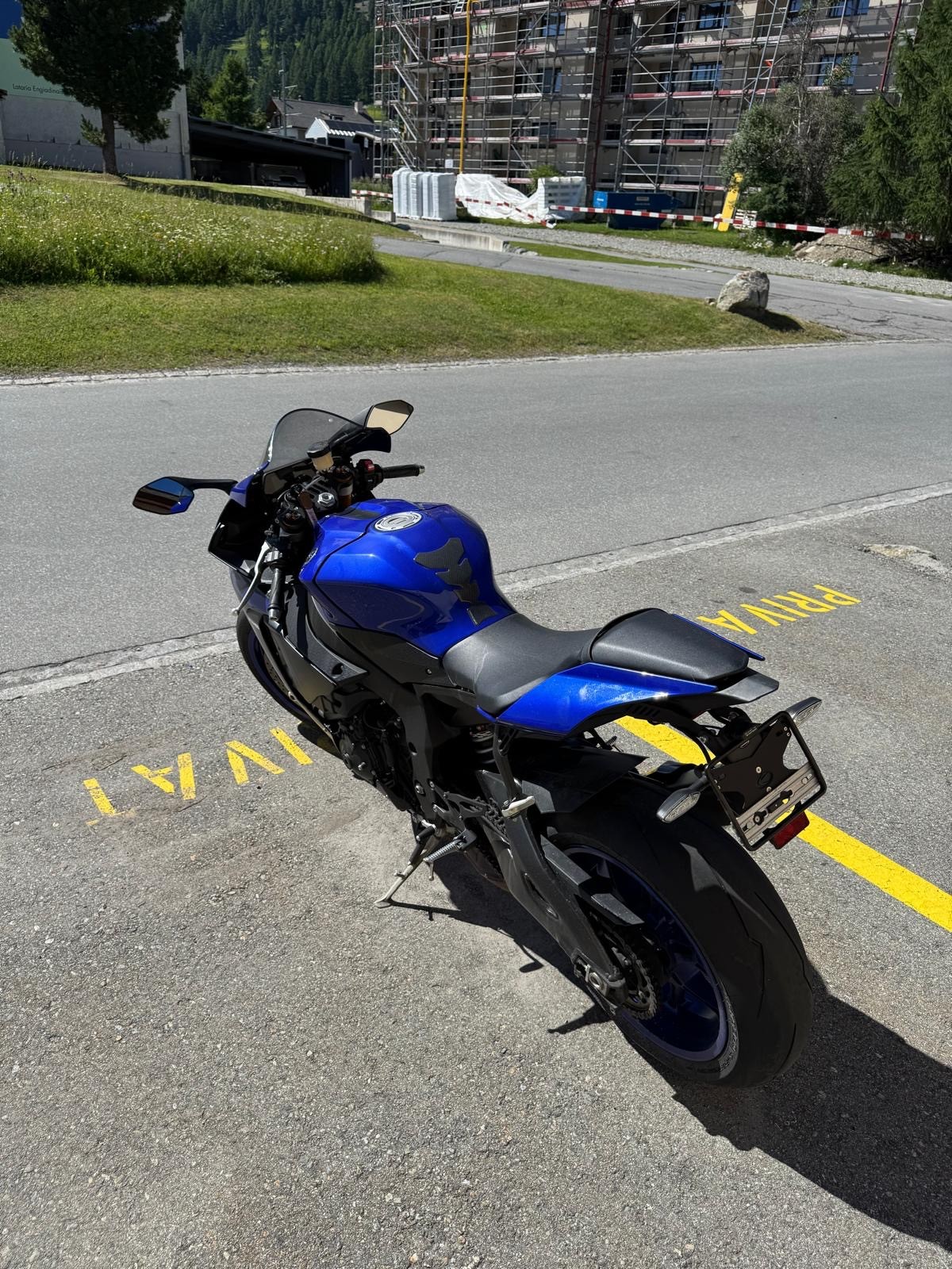 YAMAHA YZF-R1-image-6