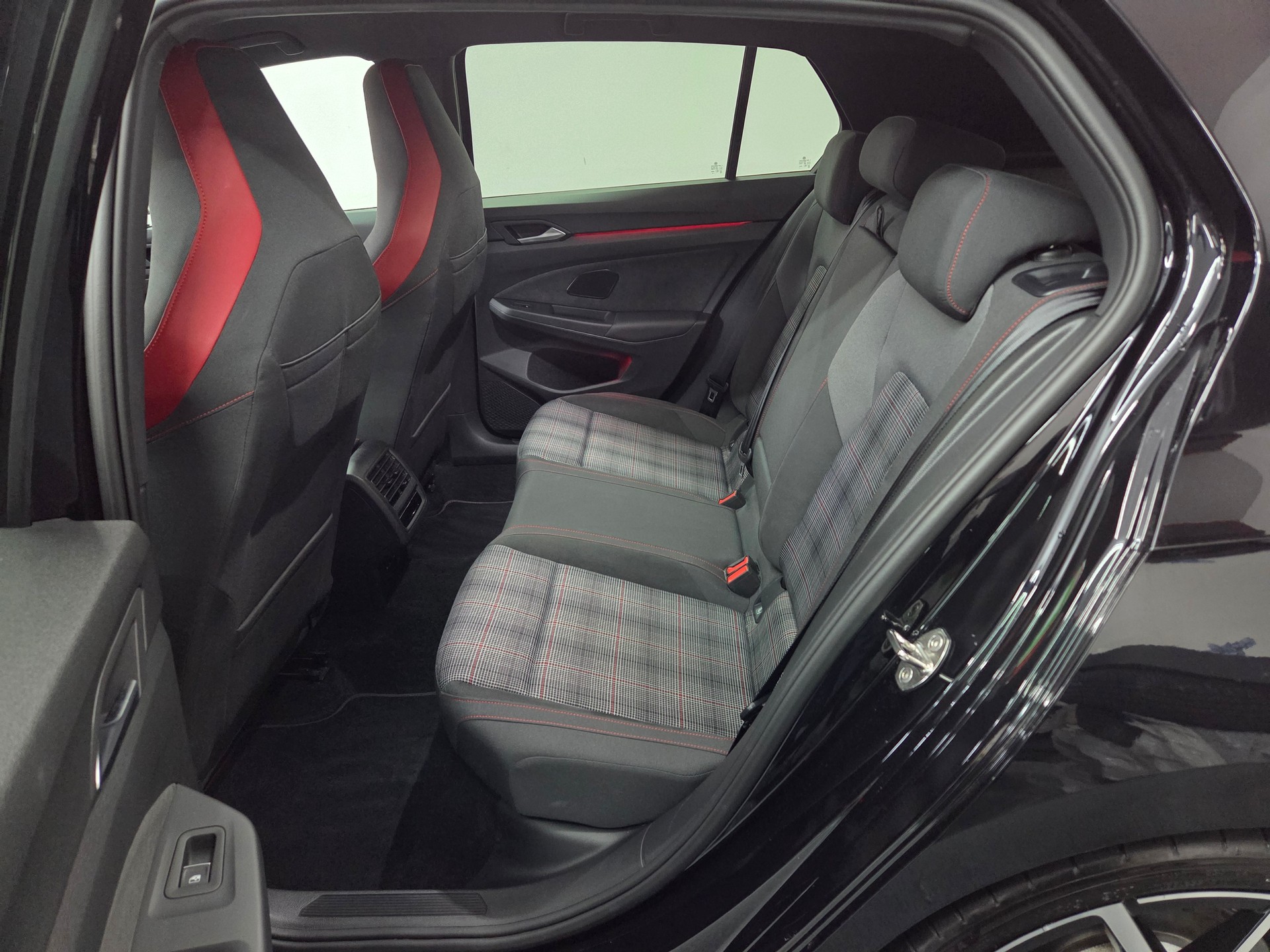 VW Golf 2.0 TSI GTI DSG-image-13