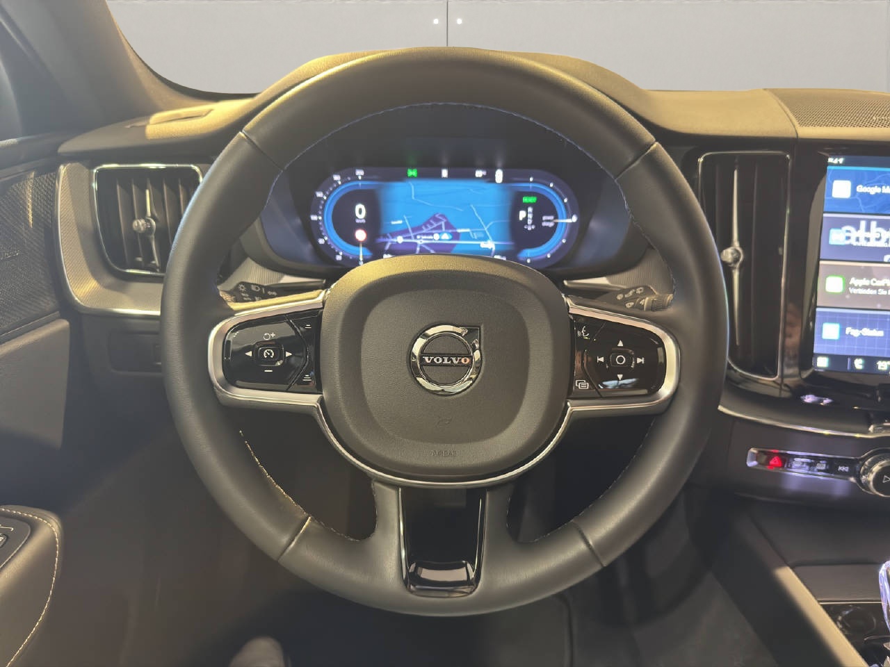 VOLVO XC60 2.0 T6 TE Plus Dark eAWD-image-9