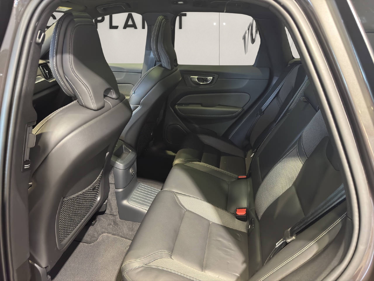 VOLVO XC60 2.0 T6 TE Plus Dark eAWD-image-6