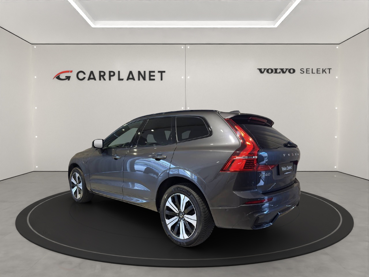VOLVO XC60 2.0 T6 TE Plus Dark eAWD-showroom-element-3