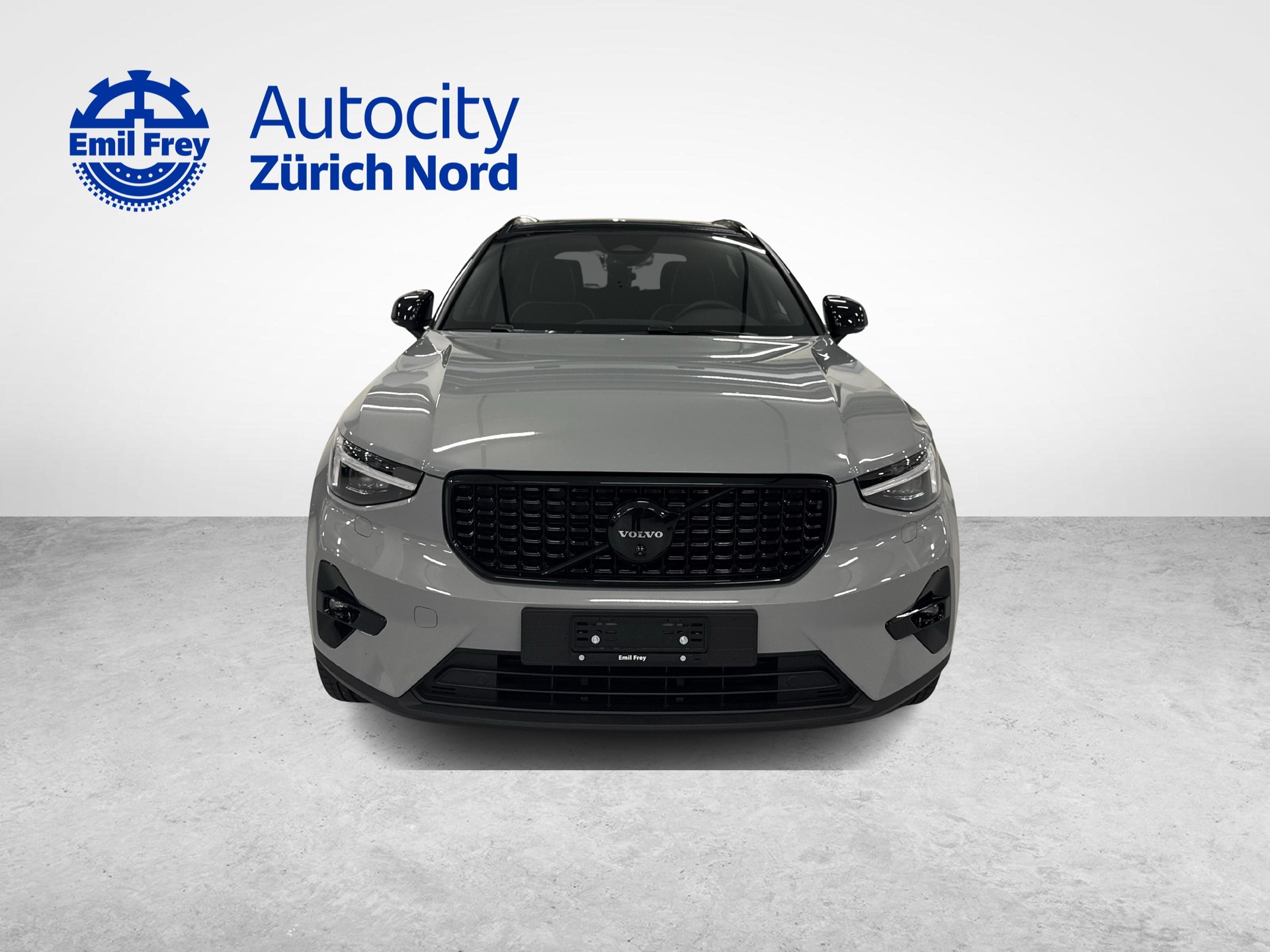 VOLVO XC40 2.0 B4 MH Black Edition-showroom-element-1