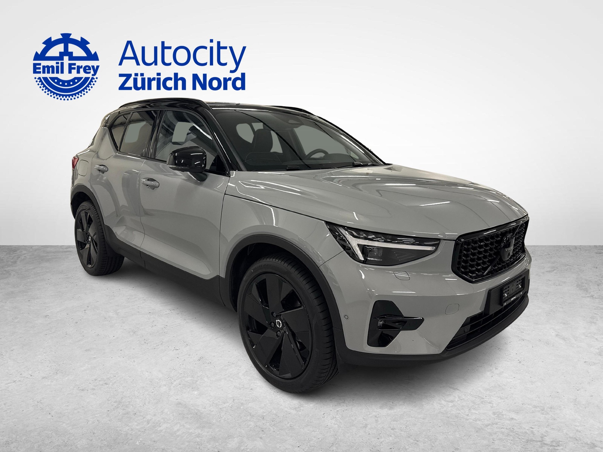 VOLVO XC40 2.0 B4 MH Black Edition-showroom-element-2