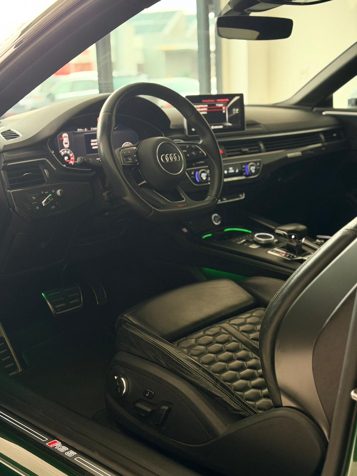 AUDI RS5 Coupé 2.9 TFSI quattro tiptronic*Carbon Dach*Carbon Interieur & Exterieur *Keramik Bremsanlage-image-17
